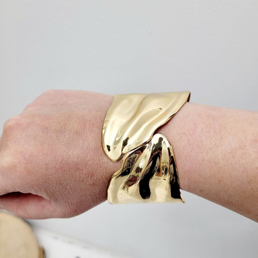 Brand New Gold Tone Irregular Shape Bangle Bracelet